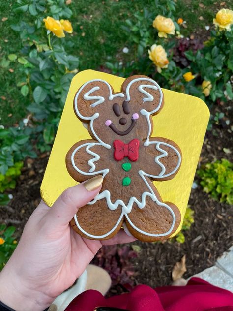 Where to Get a Mickey Gingerbread at Disneyland Mickey Gingerbread, Spa Holiday, Disney Dinner, Disney Epcot, Waffle Cones, Gingerbread Cookie, Disneyland Trip, Christmas Sugar Cookies, Christmas Travel