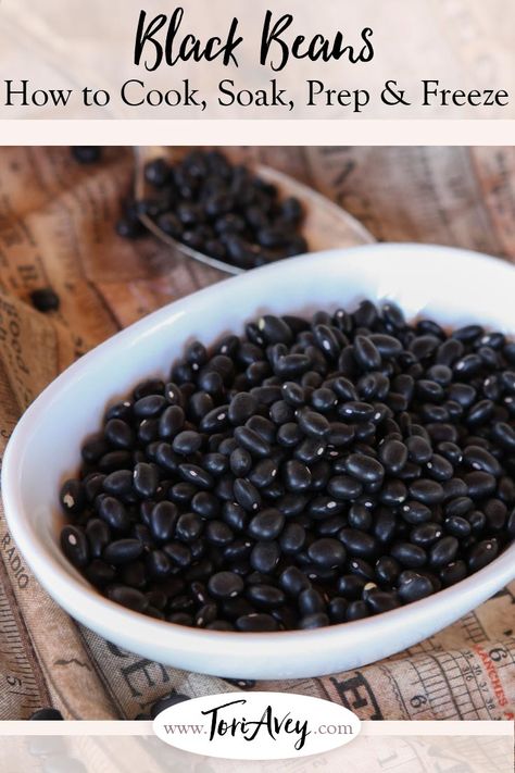 How to Soak, Cook and Freeze Dried Black Beans - Learn how to cook dried black beans to prepare them for use in recipes. Includes storage and freezing techniques. | ToriAvey.com #doityourself #beans #blackbeans #driedbeans #TorisKitchen via @toriavey Easy Black Beans, Vegetarian Appetizer, Healthy Beans, Homemade Beans, Dried Black Beans, Black Bean Recipes, Cooking Dried Beans, Cooking Black Beans, Dried Beans