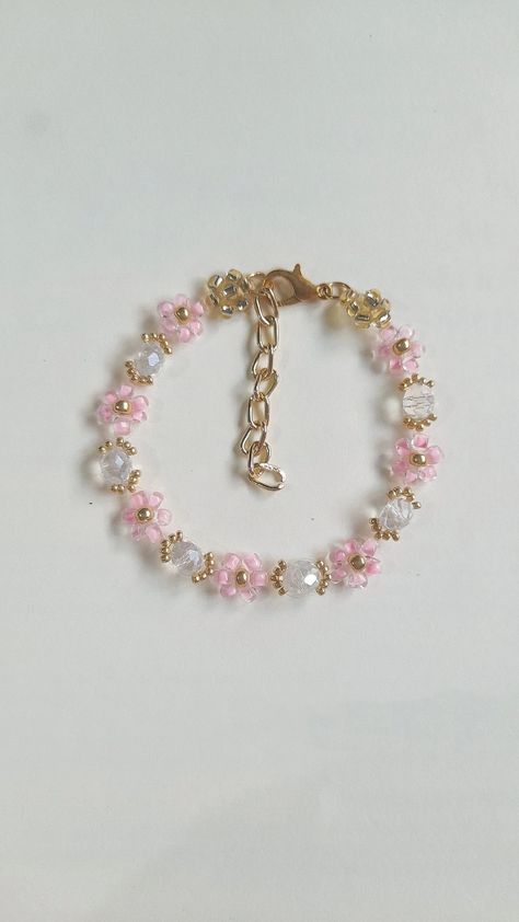 Simplistic Jewelry, Homemade Bracelets, Preppy Jewelry, Beads Craft Jewelry, Diy Bracelet Designs, Gold Rings Fashion, Beads Bracelet Design, Beaded Jewelry Designs, Jewelry Accessories Ideas