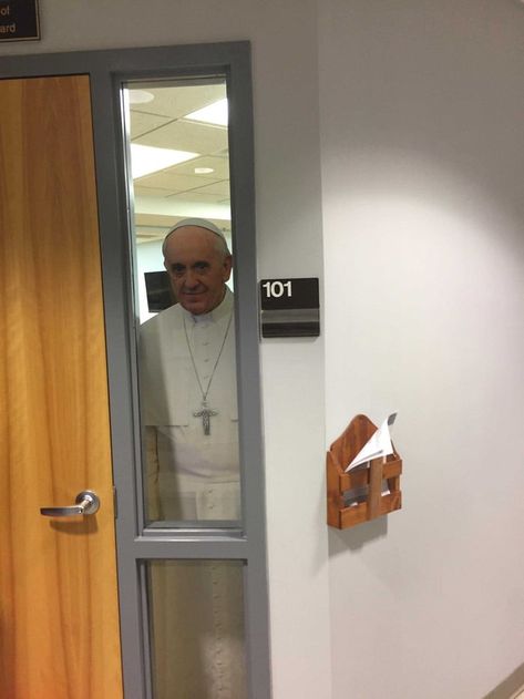 This pope cardboard cutout give me the creeps