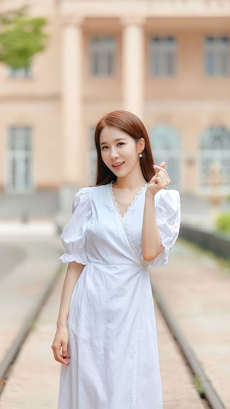 Yoo In Na Fashion, Yoo In Na, Korean Drama Movies, Classy Work Outfits, Korean Actresses, Korean Celebrities, Korean Actress, Bra Women, Korean Actors