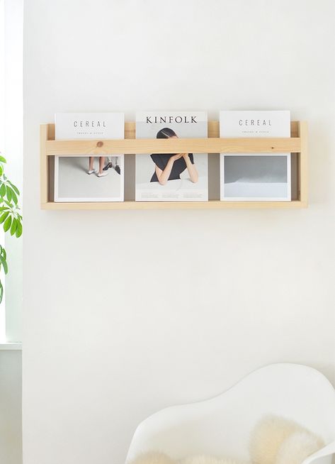 7 modern DIY magazine holders to get your magazines organised - Your DIY Family Diy Magazine Holder Wall, Wall Mounted Magazine Holder, Magazine Holders Diy, Magazine Display Wall, Magazine Rack Ideas, Diy Book Storage, Diy Brochures, Wall Magazine Holder, Magazine Shelves