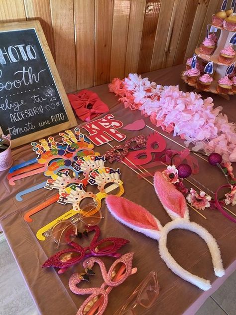 Pink Photo Booth Ideas, Photobooth Birthday Ideas, Y2k Party Activities, Sweet 16 Photobooth Ideas, Photo Booth Party Ideas, Pink Birthday Party Activities, Photobooth Birthday Party, Pink Photobooth Ideas, 16 Birthday Party Activities