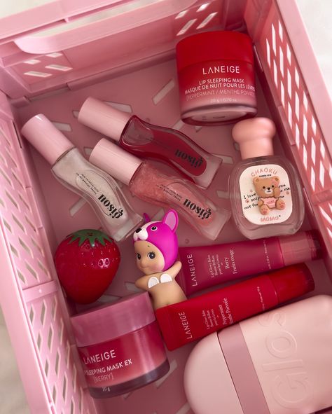 Makeup Cute Products, Pink Must Haves, Cute Makeup Products, Bubble Skincare, Sephora Skin Care, Skincare Inspiration, Pink Lifestyle, Routine Skincare, Makeup Aesthetic