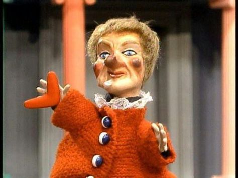 From Mister Rogers Neighborhood - Lady Elaine.. a scary puppet. Mr Rogers Puppets, Russia Girl, Mister Rogers Neighborhood, Mister Rogers, Daniel Tiger's Neighborhood, Fred Rogers, Daniel Tiger, Instagram Russia, Mr Rogers