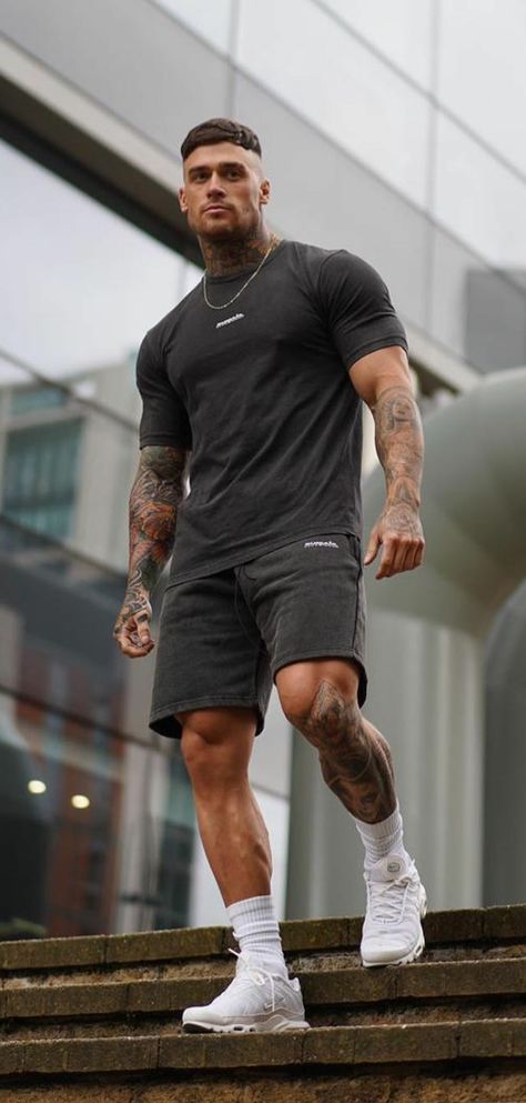 Men Fashion For Summer, Mens Gym Attire, Gym Outfits For Guys, Men Fitness Outfit, Workout Aesthetic Outfits Men, Men Gym Style, Sport Outfits Men Gym Aesthetic, Gym Fits For Men, Muscle Outfit Men