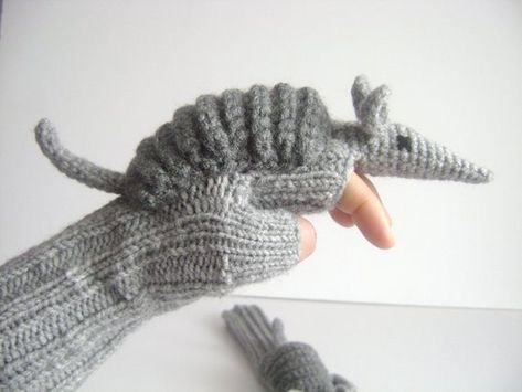 Holiday Armadillo, Long Fingerless Gloves, Wool Gloves, The Mitten, Knitted Animals, Mittens Pattern, Crochet Gloves, Fingerless Mittens, Winter Gloves