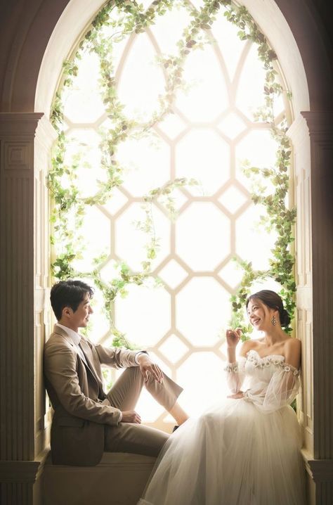 Pre Wedding Photoshoot Theme, Prenuptial Photoshoot, Korean Wedding Photography, Wedding Photo Studio, Wedding Photoshoot Props, Wedding Portrait Poses, Pre Wedding Photoshoot Outdoor, Wedding Photoshoot Poses, Pre Wedding Poses