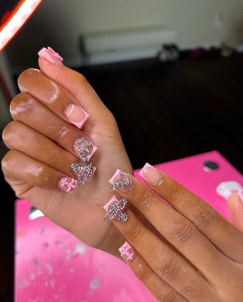 Pink Short Acrylic Nails With Diamonds, Short Pink Birthday Nails, Short Blinged Out Nails, Short Nails Black Women, Gel Overlay Nails, Tiktok Nails, Short Pink Nails, Shiny Nails Designs, Overlay Nails