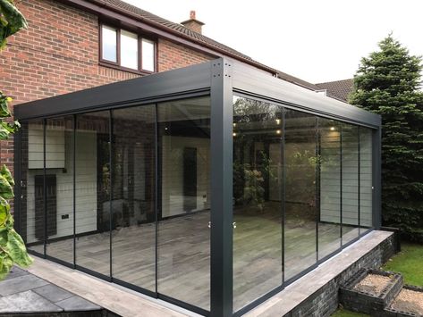 Pergola Retractable, Bioclimatic Pergola, Garden Room Extensions, Room Extensions, Glass Extension, Enclosed Patio, Outside Furniture, House Extension Design, Extension Designs