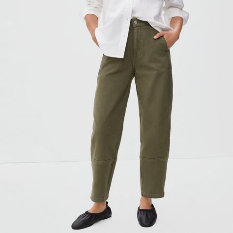 The Utility Barrel Pant Dark Moss – Everlane Everlane Outfit, Utility Barrel Pant, Barrel Pants, Men's Capsule Wardrobe, Lounge Pants Womens, Houndstooth Pants, Spring Capsule, Spring Capsule Wardrobe, Tan Pants