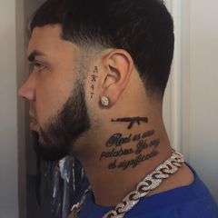 “REAL HASTA LA MUERTE” en Instagram: “THE KING IS BACK!!!!!!! #WhooptyRemix 👹 @realcj_ 🔜” Men's Side Neck Tattoos, Behind The Neck Tattoos, Tattoo Chain, Back Of Neck Tattoo Men, Tattoos Behind Ear, Aa Tattoos, King Is Back, Side Neck Tattoo, Drop Fade Haircut