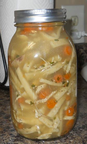 Canning Soups, Prepper Food, Chicken Bullion, Chicken Noodle Soup Recipe, Soup In A Jar, Home Canning Recipes, Canning Vegetables, Canning Food, Noodle Soup Recipe