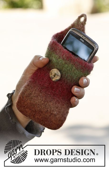 Felted DROPS cell phone cozy in "Big Delight". ~ DROPS Design Felt Phone Cases, Magazine Drops, Pattern Purse, Crochet Pouch, Drops Patterns, Felt Pattern, Felting Tutorials, Felt Patterns, Scarf Knitting Patterns