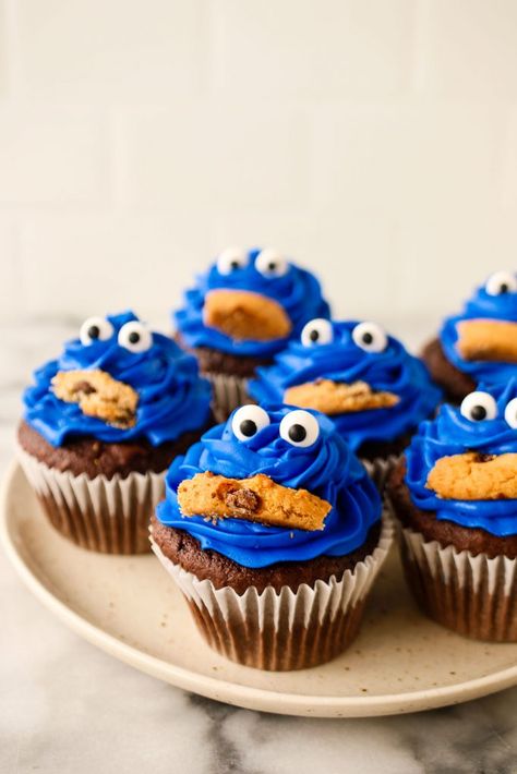 Cookie Monster cupcakes. Over the years of planning my kids’ birthday parties, I’ve discovered lots of easy cupcake topper ideas that work with different birthday themes. Today I’m sharing 8 fun birthday cupcake ideas. These easy DIY cupcake toppers are a cheap way to make a big impact for both party food and décor. You’ll want to pin these easy cupcake decoration ideas for your party planning inspiration. Click or visit FabEveryday.com for all the easy cupcake decoration ideas. Cupcake Decoration Ideas, Easy Cupcakes Decoration, Fun Cupcake Recipes, Cupcake Decorating Tips, Diy Cupcake, Kid Cupcakes, Cupcake Decoration, Cupcake Cake Designs, Diy Cupcakes