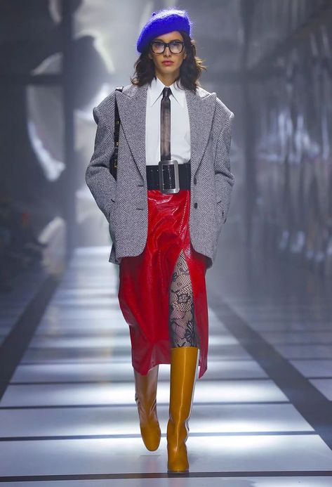 Gucci FW22 00s Runway, Gucci Runway, Genderless Fashion, Gucci Outfits, Quirky Fashion, Estilo Preppy, Gucci Fashion, International Fashion, Fashion Stylist