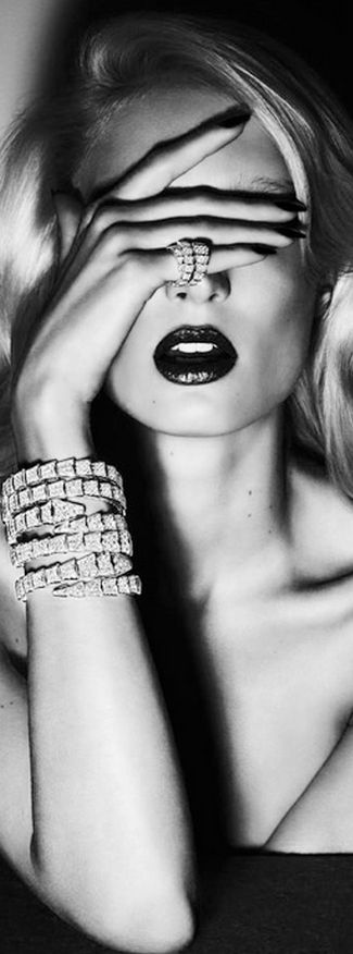 ♔ Be Jeweled Jerry Hall, Ellen Von Unwerth, Helmut Newton, Peter Lindbergh, Richard Avedon, Foto Art, Black And White Portraits, Jewelry Photography, Her Eyes