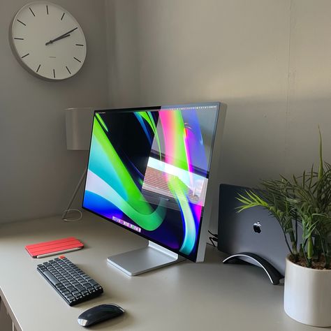 Clean Office Space, Minimal Office, Computer Desk Setup, Home Studio Setup, Desktop Setup, Apple Imac, Work Space Decor, Cosy Room, Escape Plan