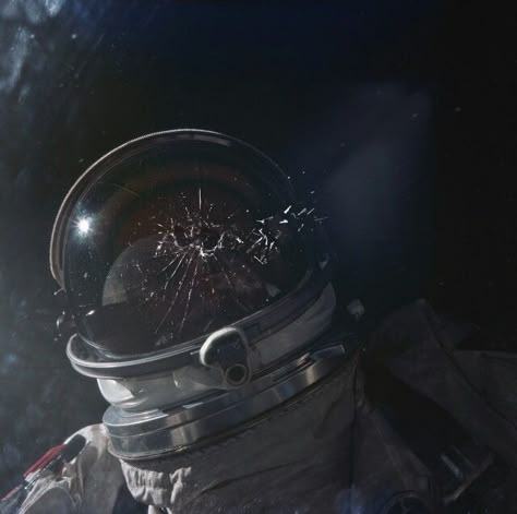 Reflection Reference, Omniscient Reader's Viewpoint Aesthetic, Astronaut Aesthetic, Scary Pics, Space Astronauts, Lead Light, Mass Effect Andromeda, Black Ghost, Space Themed Room