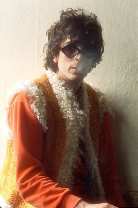 Syd Barrett Syd Barrett, Richard Williams, 70s Music, Rock Legends, 60s Fashion, Red Aesthetic, David Bowie, Pink Floyd, Cambridge