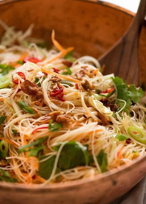 Salad Calories, Chili Spaghetti, Vermicelli Salad, Tin Eats, Glass Noodle Salad, Salad Appetizer Cups, Vermicelli Recipes, Cabbage Carrot, Asian Dressing