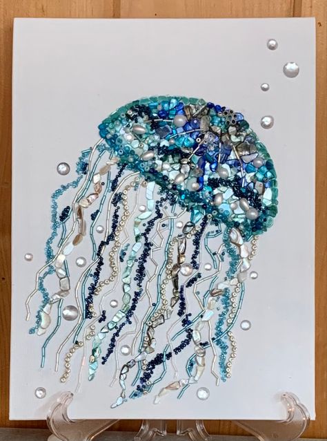 Crystal Mosaic Art, Mosaic Jellyfish, Art Shattered, Sustainability Art, Scallop Shell Craft, Mermaid Mosaic, Fish Mosaic, Bead Mosaic, Broken Glass Crafts