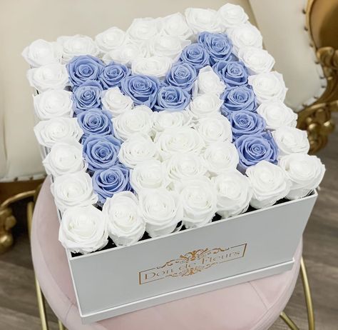 M Letter Design, Preserve Flowers, 2022 Gifts, Luxury Flower Bouquets, Welcome To The Team, Box Flowers, Pin Pictures, Flower Alphabet, Flower Gift Ideas