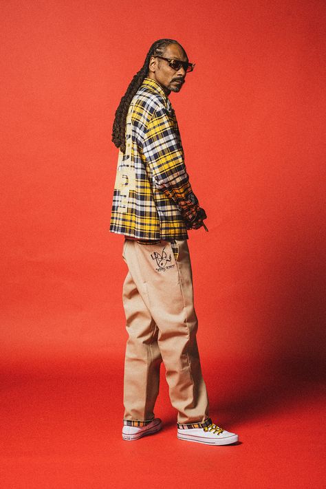 Snoop Dog Photoshoot, Snoop Dogg Outfit, Rapper Pose, Rapper Photoshoot, Rapper Photography, Hip Hop Photoshoot, Yg Rapper, Rapper Style, Rapper Outfits