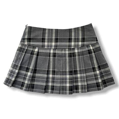 y2k plaid skirt Skirt Png Aesthetic, Plaid Skirt Png, Plated Skirt Outfit, Y2k Plaid Skirt, Plaid Mini Skirt Outfit, Mini Skirt Aesthetic, Gray Plaid Skirt, Skirt Png, Mini Skirt Plaid