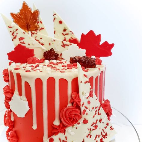 Welcome To Canada Cake, Canada Cake Ideas, Milestone Cake Ideas, Canada Cake, Lake Cake, Canadian Dessert, Cake Deco Ideas, Canadian Lakes, Milestone Cake