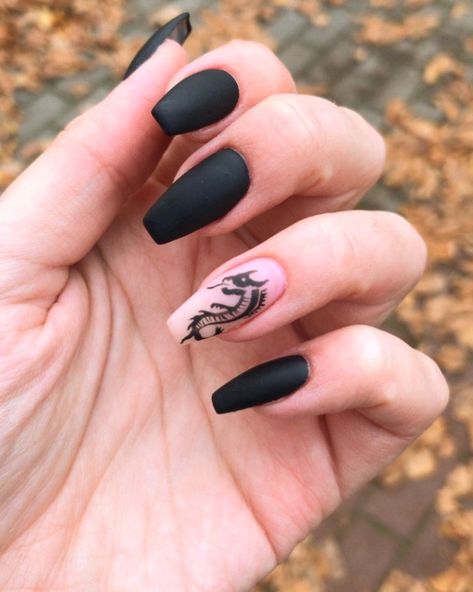 Dragon Nails Designs Short, Nail Dragon Design, Dragon Nails Short, Black Nails Dragon, Nail Designs Dragon, Nails Dragon Design, Dragon Acrylic Nails, Black Dragon Nails, Nails With Dragon