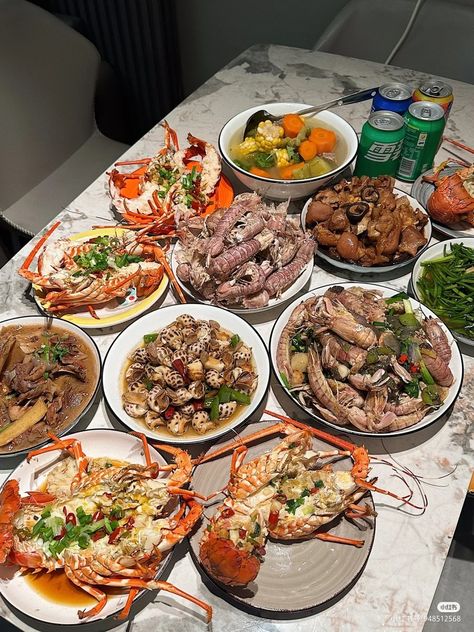 Seafood Dinner Aesthetic, Seafood Aesthetic, Food Table, Seafood Dinner, Food Pin, Seafood Restaurant, Cafe Food, Food Cravings, Chinese Food