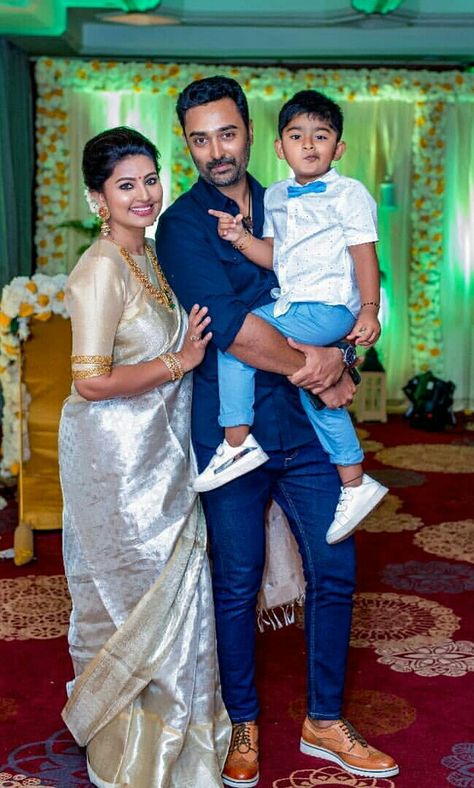 Sneha Family Photos, Annaprasana Photoshoot, Sneha Prasanna, Mommy Son Pictures, Actress Sneha, Saree Bride, Family Clothing Sets, Daughter Dress, Birthday Shots