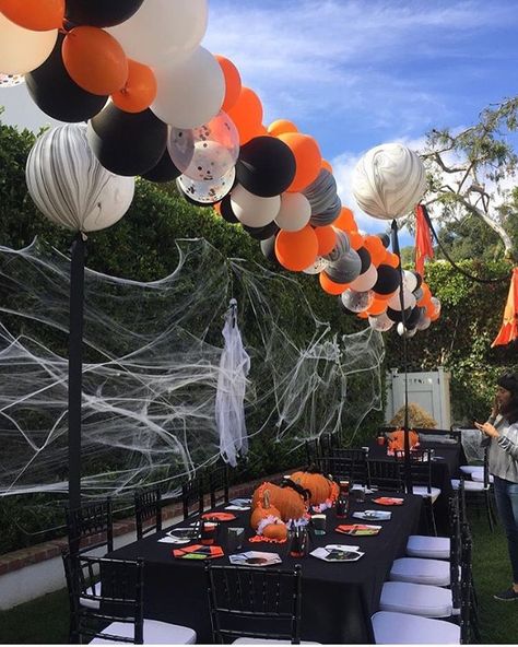 Sneak peak of today's Halloween party install! #halloweenpartydecor #lapartystylists #halloweenparty #halloween2016 #kidshalloweenparty2016… Outdoor Halloween Party, Adult Halloween Party Decorations, Kids Halloween Party Decorations, Halloween Invitaciones, Outdoor Halloween Parties, Diy Halloween Party, Halloween Themed Birthday Party, Halloween Party Table, Table Halloween