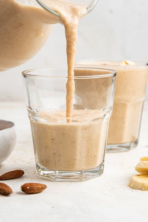 Need a super easy smoothie recipe that will be your kiddos (and your!) favorite summer drink? This banana almond butter smoothie fits the bill. #almondbutter #smoothierecipe #kidfriendlyrecipe #eatingbirdfood Banana Almond Butter, Easy Smoothie Recipe, Almond Butter Smoothie, Almond Smoothie, Vanilla Almond Milk, Easy Smoothie Recipes, Bird Food, Summer Drink, The Bill