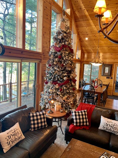 Christmas At Cabin, Barndominium Christmas Decor, Winter Cabin Christmas, Mountain Lodge Christmas Decor Ideas, Cabin Christmas Decor Rustic, Log Cabin Christmas Tree, Log Cabin Christmas Decor, Christmas Tree Winter Wonderland, Christmas Cabin In The Woods