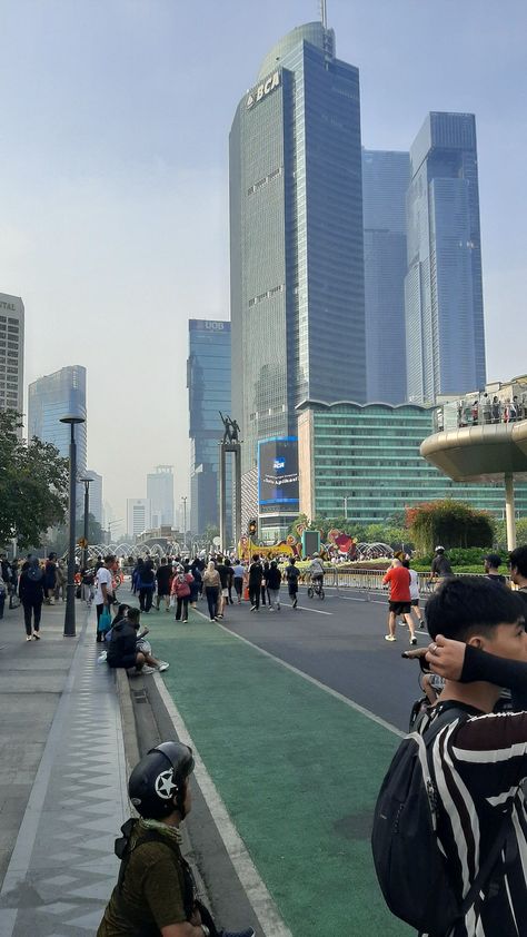 Car-Free Day is a day to promote alternative transportation and raise awareness of the environmental and health impacts of#makananrendahkalori #dietsehatdanlebihsehat #dietsehat #dietseimbang #makananrendahkolesteroltinggi #makananrendahlemak #makanansegar Car Free Day Jakarta, Car Free Day, Diet Sehat, Scenic Roads, Cool Instagram, Women's Portrait Photography, Free Day, Beautiful Landscape Wallpaper, Landscape Wallpaper