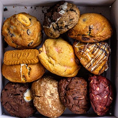 New York Cookies, Opening A Bakery, White Choc, Cookie Bakery, New York Food, Dessert Packaging, Cookies Brownies, Gourmet Cookies, Cookie Flavors