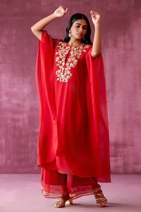 Buy Red Georgette Organza Embroidered Zardozi Keyhole Kaftan And Pant Set For Women by Pouli Pret Online at Aza Fashions. Red Kaftan, Embroidered Kaftan, Red Kurta, Zardozi Work, Zardozi Embroidery, Embroidery Detailing, Satin Color, Pant Set, Festival Wear