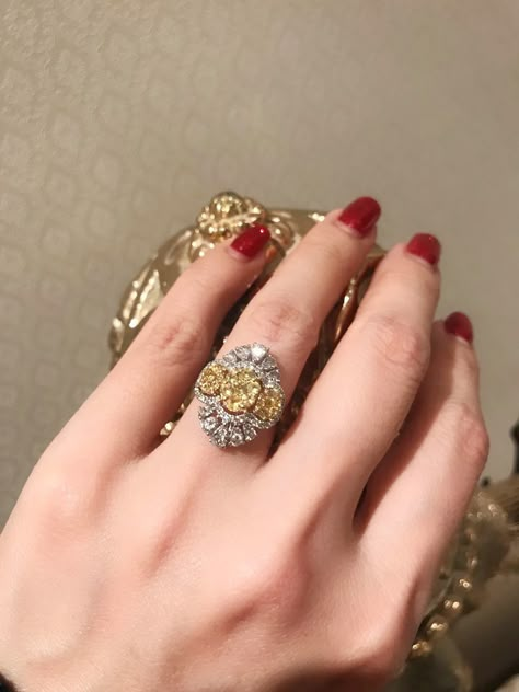 Gold Jewelry Prom, Yellow Diamond Ring, Indian Jewelry Sets, Gold Rings Fashion, Turkish Jewelry, Dope Jewelry, Dream Engagement Rings, Expensive Jewelry, Jewelry Lookbook