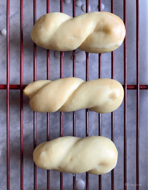 Italian Lemon Cookie Cookie From Scratch, Lemon Cookie Recipe, Baking Lemon, Knot Cookies, Simple Cookie Recipe, Italian Lemon Cookies, Lemon Biscotti, Italian Wedding Cookies, Italian Biscuits