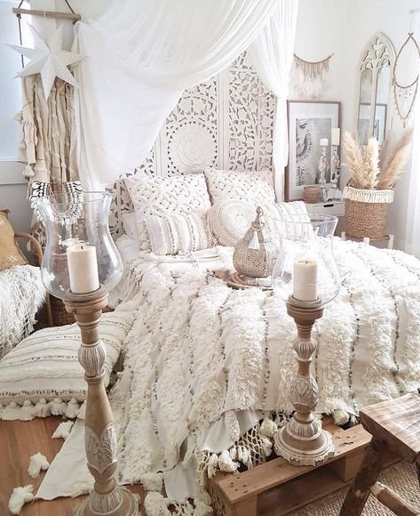 1930s House Interior, Boho Chic Interior Design, Bohemian Bedroom Design, Rustic Bedroom Design, Luxe Bedroom, Tumblr Rooms, Bohemian Bedroom, Boho Luxe, Bedroom Boho