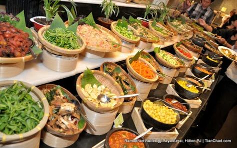 Asian Buffet, Picnic Party Food, Food Carts, Buffet Ideas, Catering Ideas Food, Thailand Food, Wedding Buffet, Restaurant Ideas, Food Stations