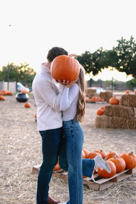 Cute pumpkin patch photoshoot Couple Photoshoot Pumpkin Patch, Couple Pumpkin Patch Pics, Couple Photoshoot Ideas Kissing, Painted Pumpkins Couple Ideas, Pumpkin Patch Engagement Photoshoot, Fall Outfits For Pictures Couples, Couple Pumpkin Patch Pictures Outfits, Couple Carving Pumpkins Ideas, Pumpkin Patch Photo Ideas Couples