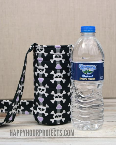 Water Bottle Sling, Holiday Hand Towels, Diy Water Bottle, Bottle Sling, Bottle Cozies, Diy Napkins, Water Bottle Carrier, Water Bottle Bag, Water Bottle Covers