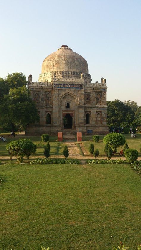 Lodhi Garden (New Delhi) - 2018 All You Need to Know Before You Go (with Photos) - TripAdvisor Haveli India, Delhi Monuments, Lodhi Garden, Old Delhi, India Travel Places, Android Wallpaper Dark, India Travel Guide, Dubai Skyscraper, Mughal Architecture