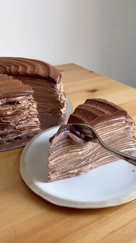 Crepe Layer Cake, Crepe Cake Chocolate, Chocolate Crepe Cake, Chocolate Crepes, Crepe Cake, Chocolate Layer Cake, Soft Layers, Cake Chocolate, Layer Cake