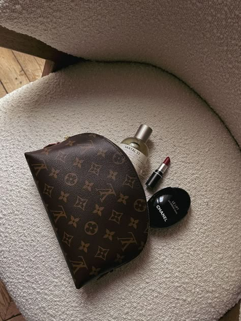 Louis Vuitton Makeup Bag, Louis Vuitton Makeup, Louis Vuitton Cosmetic Bag, Cosmetics Aesthetic, Cosmetics Pouch, Inside My Bag, Insta Ideas, Black Femininity, What In My Bag