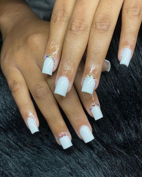 Ft lauderdale , FL ☀️ on Instagram: “Never can go wrong 🤍” Nut White Acrylic Nails Short, White Back To School Nails, Short Nails White, White Short Nails, Girly Acrylic, Back To School Nails, White Acrylic Nails, Girly Acrylic Nails, School Nails