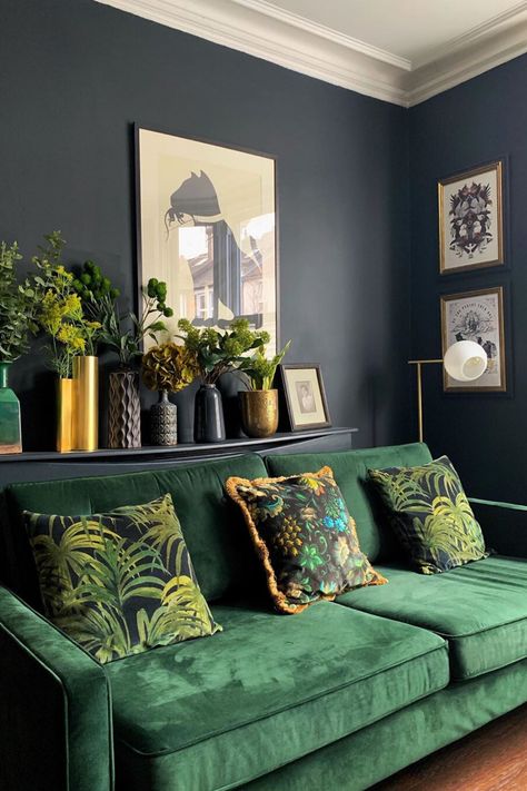 Green Couches, Interior Art Deco, Boho Styl, Stil Boho, Green Walls, Green Sofa, Chaise Lounges, Afro Punk, Arabian Nights